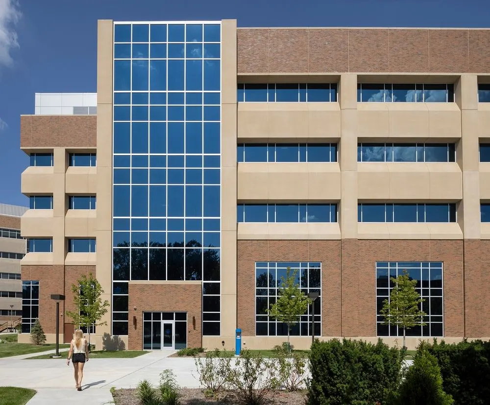 Mobile_Hero_Midwestern_University_f0a357b11b.webp