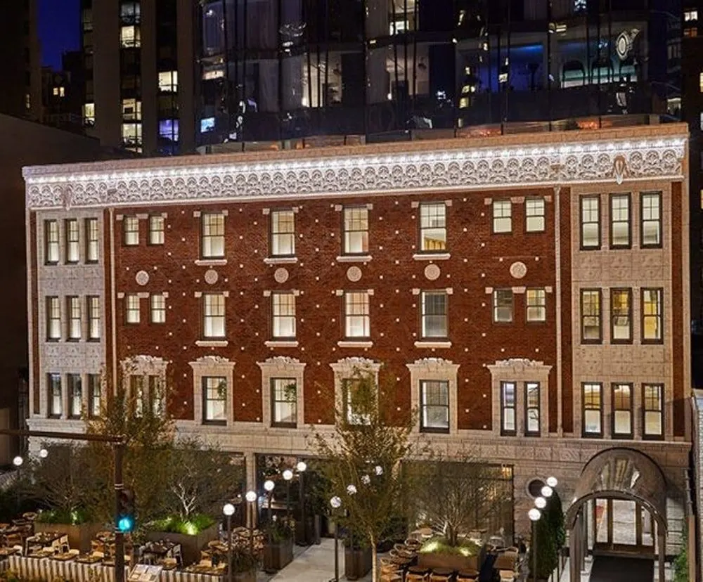 Mobile_Hero_Vicerory_Chicago_Hotel_dfb6968775.webp
