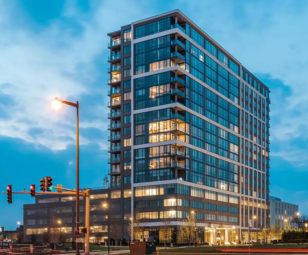 Mobile_Hero_Oak_Brook_Commons_Apartment_Tower_a4f3ebd83d.webp