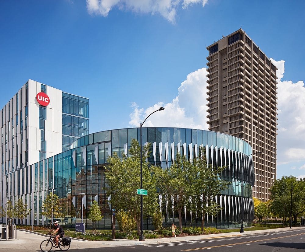 Mobile_Hero_UIC_Student_Housing_d31b320e5d.jpg