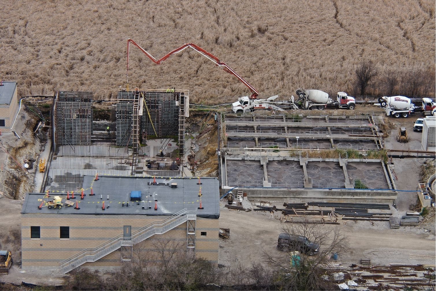 Crest_Hill_06.jpg