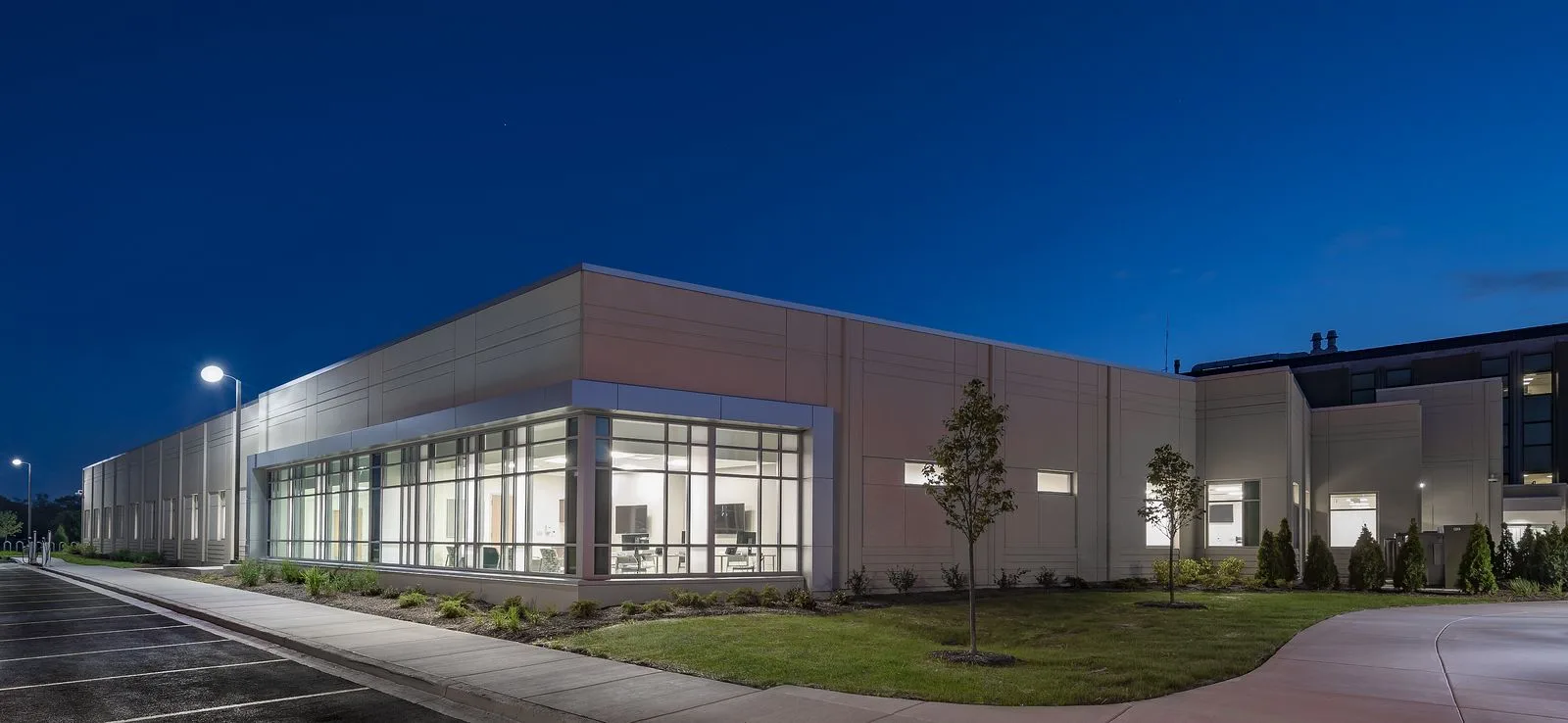 advocate_south_suburban_exterior_e68e7e8cf7.webp