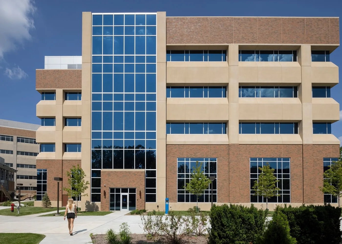 018_MM_3_9564_connelly_electric_midwestern_univ_ssb_08_03_21_millermiller_architecturalphotography_85025b1182.webp