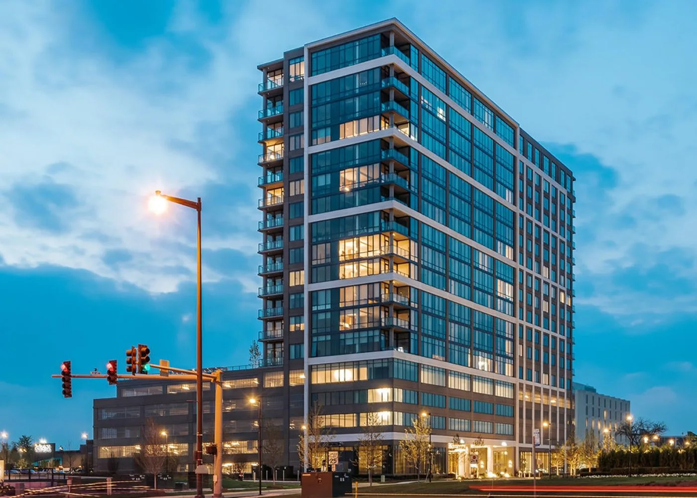 Oakbrook_Commons_Exterior_night_shot_50e97ed1eb.webp