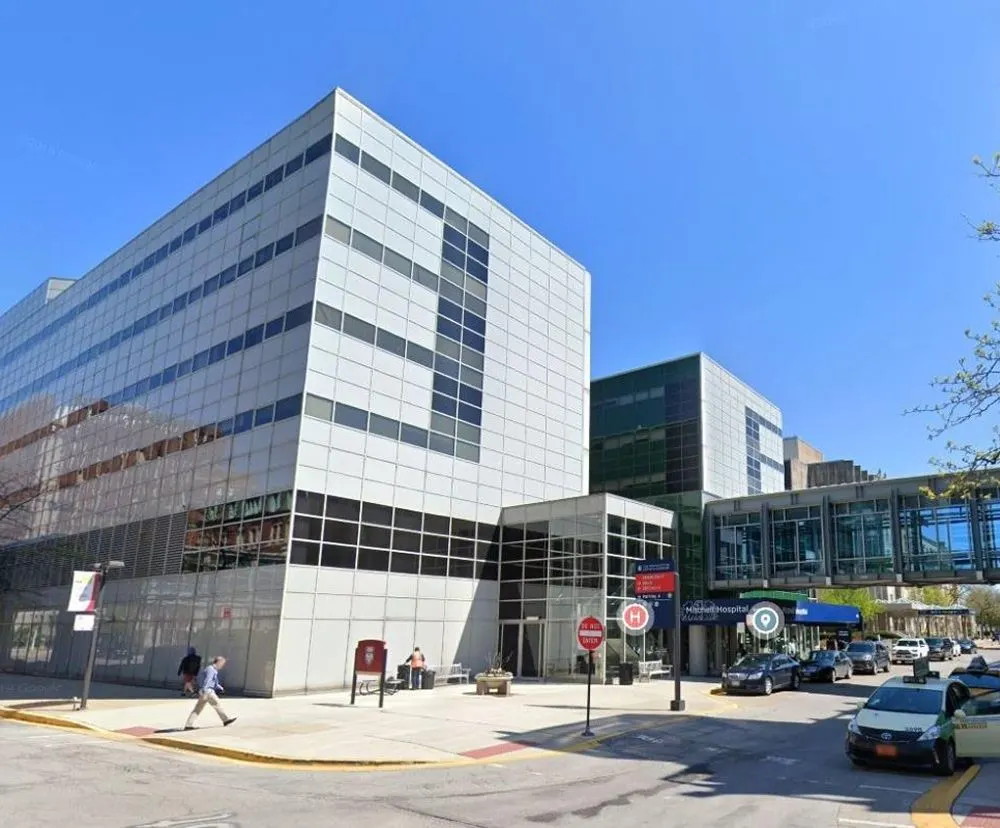 Mobile_Hero_University_Chicago_Mitchell_458d2f4675.webp