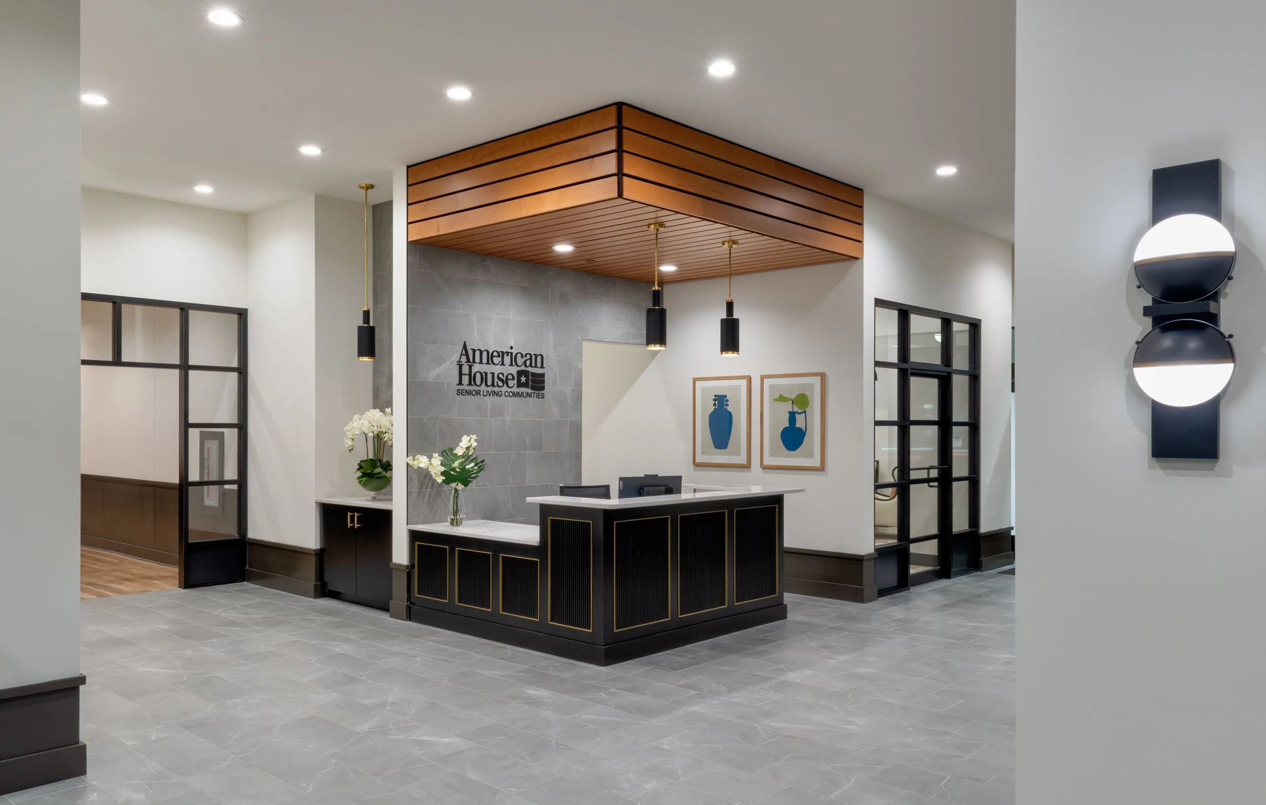 22_PH_OPK_Lobby_Welcome_Desk_jpg_eb2e458677.webp